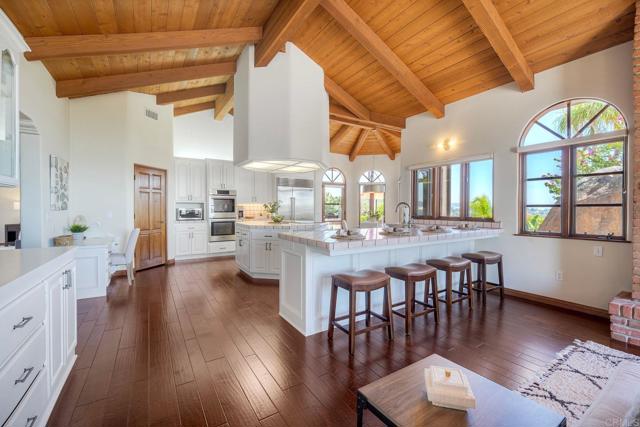 Detail Gallery Image 14 of 52 For 3040 Palm Hill Dr, Vista,  CA 92084 - 3 Beds | 2/1 Baths