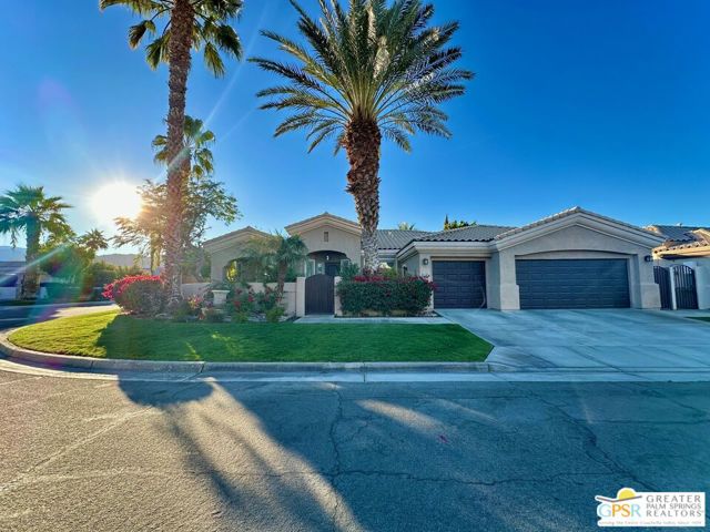 47925 Via Livorno, La Quinta CA: https://media.crmls.org/mediaz/e005e3dd-aa35-4365-8592-50eb7834d7dd.jpg