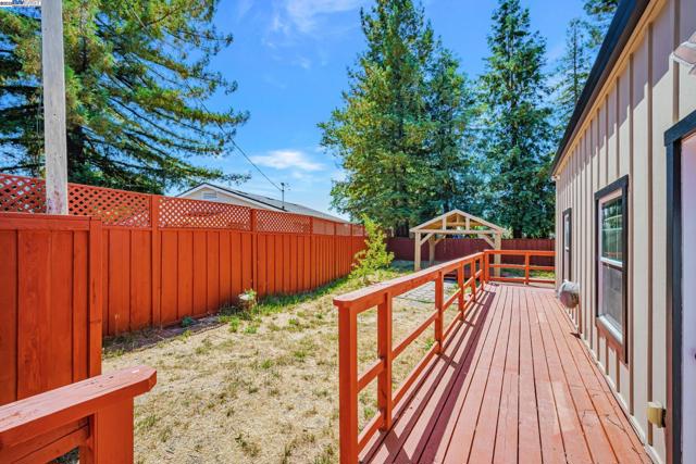 3920 Gravenstein Hwy, Sebastopol CA: https://media.crmls.org/mediaz/e0062f2e-6ec7-404f-950b-915a7ed36c0b.jpg