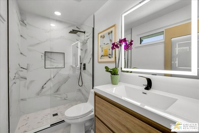 2092 N San Antonio Road, Palm Springs CA: https://media.crmls.org/mediaz/e006335e-2007-4675-8461-b2ad7be9c484.jpg