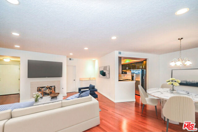 4444 Wilshire Boulevard, Los Angeles CA: https://media.crmls.org/mediaz/e0065a97-6816-48cc-a1ed-abb915ccfc51.jpg