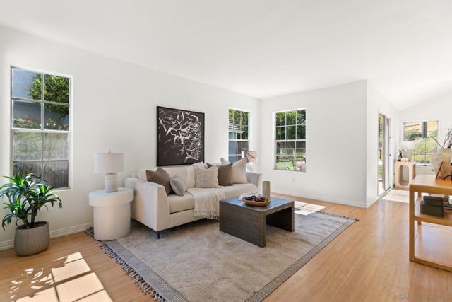 10598 Rancho Carmel Dr, San Diego CA: https://media.crmls.org/mediaz/e006d758-5f1c-4182-bf78-3442246608cf.jpg