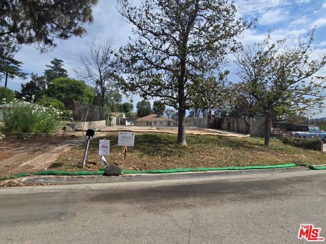 3792 El Sereno Avenue, Altadena CA: https://media.crmls.org/mediaz/e006e0af-9c4e-4374-8a71-0bcb2b4a99ca.jpg