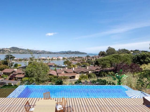 124 Mission Drive, Mill Valley CA: https://media.crmls.org/mediaz/e0071972-f64b-413f-b07e-98b968893dba.jpg