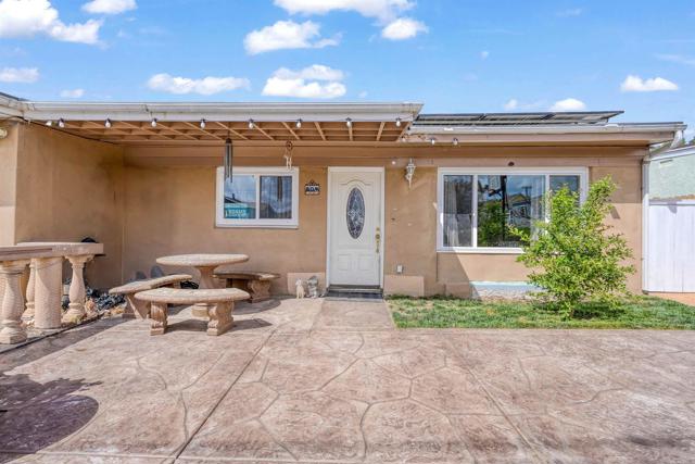 Detail Gallery Image 1 of 27 For 804 S 37th St, San Diego,  CA 92113 - 3 Beds | 2 Baths