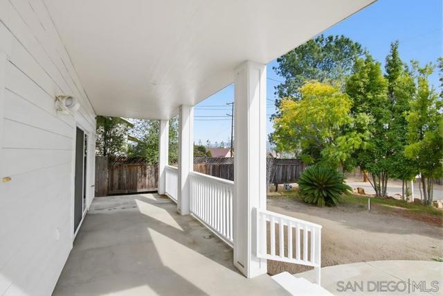 131 Scenic Dr, El Cajon CA: https://media.crmls.org/mediaz/e007fb35-df0d-47da-88dc-d47152eb5130.jpg