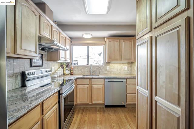 581 Fairway Street, Hayward CA: https://media.crmls.org/mediaz/e00840bf-1b66-474a-8ecc-31365a26e680.jpg