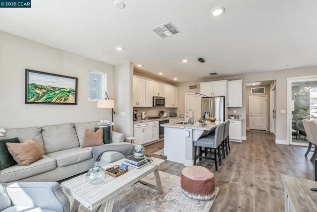 2940 wheat grass street, Sacramento CA: https://media.crmls.org/mediaz/e008f320-696a-4eb4-b739-50cffbb8fb42.jpg