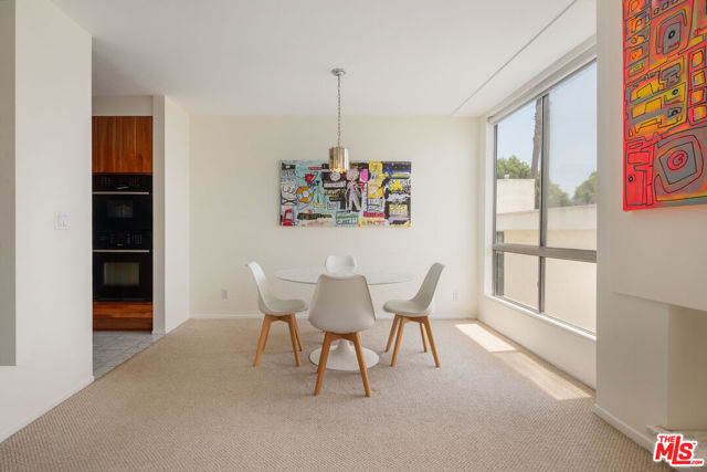 927 N Kings Road, West Hollywood CA: https://media.crmls.org/mediaz/e0090ced-dbf4-43c4-a647-904c7a2cba4b.jpg