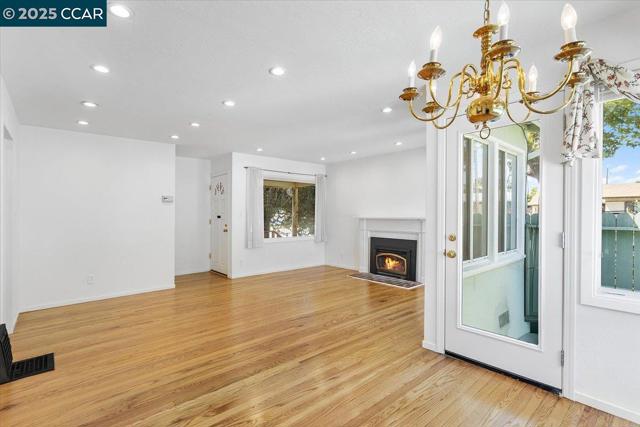 16080 Via Del Sol, San Lorenzo CA: https://media.crmls.org/mediaz/e0093d7b-cdd7-4aac-b271-c0650d6373b8.jpg