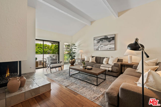 1553 Michael Lane, Pacific Palisades CA: https://media.crmls.org/mediaz/e0099e9d-0bf9-4190-98e2-ab5be36a6d70.jpg