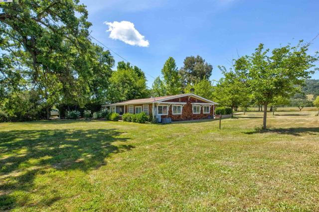 2051 Dollarhide Rd,  CA: https://media.crmls.org/mediaz/e009aa15-1214-4379-99e0-c9045ce65838.jpg