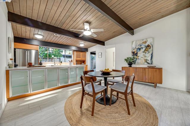 4004 Salem St, Concord CA: https://media.crmls.org/mediaz/e00a16c5-e4bc-4366-a02e-f3440e5632e2.jpg