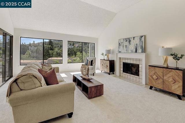 3244 Terra Granada Dr, Walnut Creek CA: https://media.crmls.org/mediaz/e00a3bdf-1756-4b3f-912d-852680f7ea58.jpg