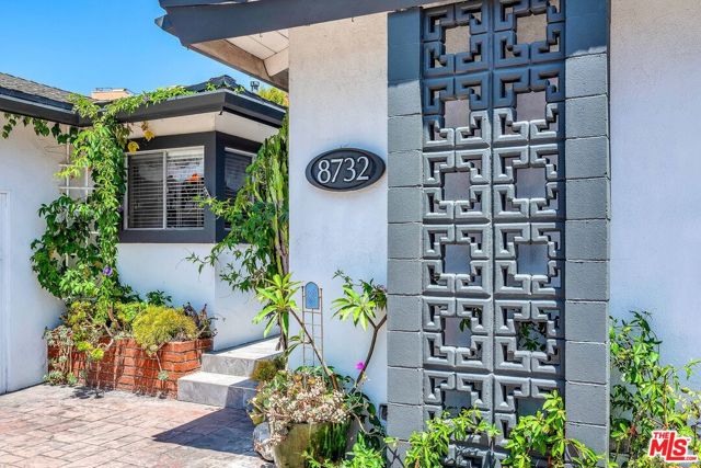 8732 Villanova Avenue, Los Angeles CA: https://media.crmls.org/mediaz/e00a88c2-685a-423e-91d3-ba6edb0dad30.jpg
