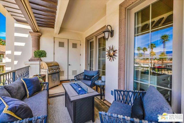 2010 Via San Martino, Palm Desert CA: https://media.crmls.org/mediaz/e00ac4b4-e544-46c2-a0d4-1bb3bd2768b0.jpg