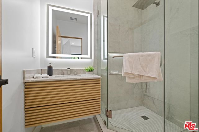 101 Greenfield Avenue, Los Angeles CA: https://media.crmls.org/mediaz/e00b1752-cc04-43c2-8843-504f4eb96db4.jpg