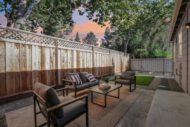 453 N Rengstorff Avenue, Mountain View CA: https://media.crmls.org/mediaz/e00b6094-8e42-44ce-928d-5760db34cdd7.jpg