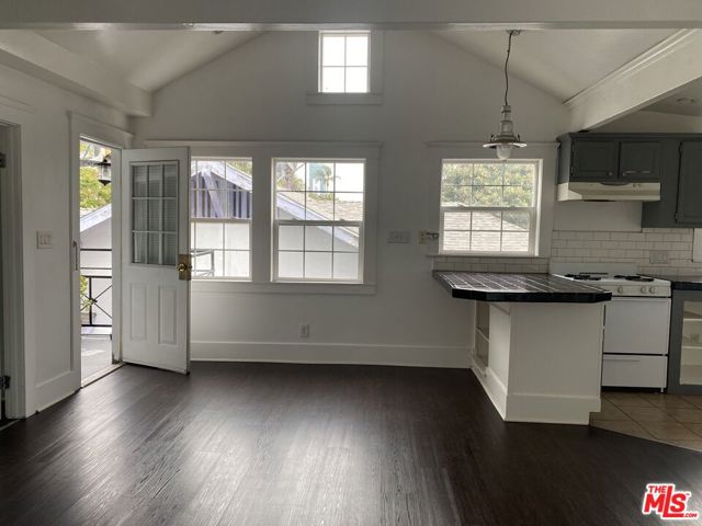 6640 Leland Way, Los Angeles CA: https://media.crmls.org/mediaz/e00b65a5-c59c-4c86-acd3-4f0fb4cb0f79.jpg