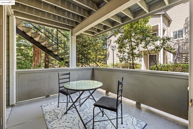520 Canyon Oaks, Oakland CA: https://media.crmls.org/mediaz/e00b6fe3-2cf4-4230-ae7a-665bb46a24ee.jpg