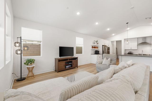 42501 Solicio Way, Indio CA: https://media.crmls.org/mediaz/e00b9d58-0d9d-46bd-ae81-ae790f4118bf.jpg