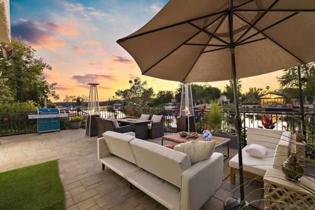 22875 Ridge Route Ln, Lake Forest CA: https://media.crmls.org/mediaz/e00bae56-a06e-459f-be66-78237589e02d.jpg
