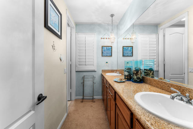 80580 Apple Court, Indio CA: https://media.crmls.org/mediaz/e00c1f84-af76-4ff5-8def-42dd160e8816.jpg