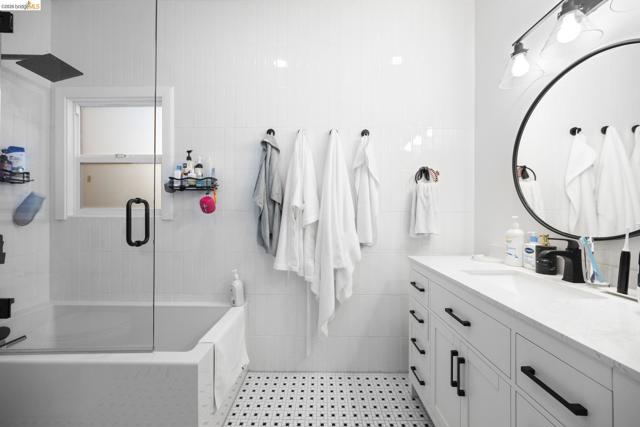 Image 15 of 42 For 4045 Manila Ave