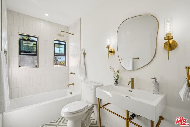 2353 Lucerne Avenue, Los Angeles CA: https://media.crmls.org/mediaz/e00ca630-6188-4386-8a8f-547c7d8dd5f6.jpg