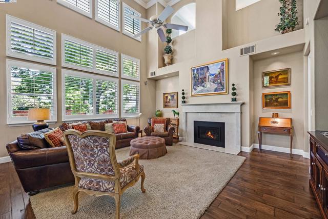 259 Alden Ln, Livermore CA: https://media.crmls.org/mediaz/e00dc4cd-e6ef-4aca-b44e-3882f987ffea.jpg