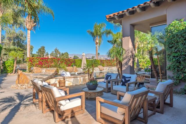 261 Loch Lomond Road, Rancho Mirage CA: https://media.crmls.org/mediaz/e00dfbe4-eea3-4068-80f4-cfcd60bbab34.jpg