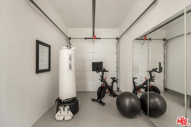 1664 Amherst Avenue, Los Angeles CA: https://media.crmls.org/mediaz/e00e1639-859a-40e5-8799-b48fb8f73d76.jpg