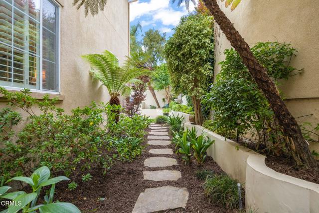 985 Corte Augusta, Camarillo CA: https://media.crmls.org/mediaz/e00e3b05-3205-4387-b41d-b4422864914f.jpg