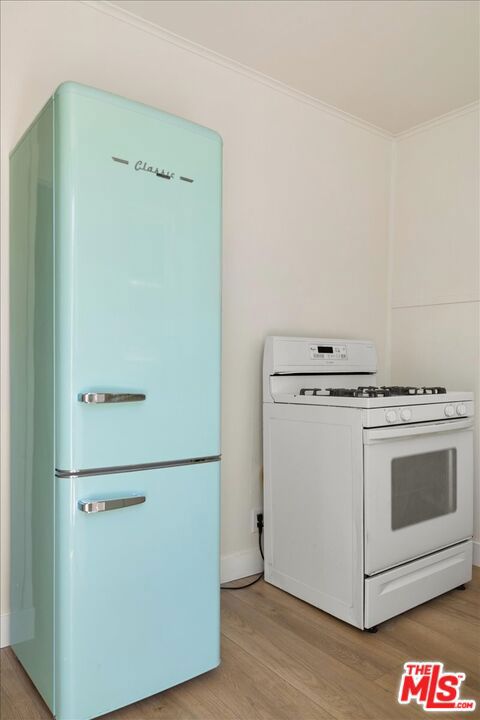 621 Isabel Street, Los Angeles CA: https://media.crmls.org/mediaz/e00fd869-13f4-41e3-a587-dcca0fc6be31.jpg