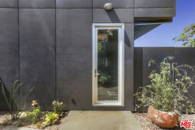 11462 LAURELCREST Road, Studio City CA: https://media.crmls.org/mediaz/e01035d6-f85c-4438-9ddf-0900b9488def.jpg