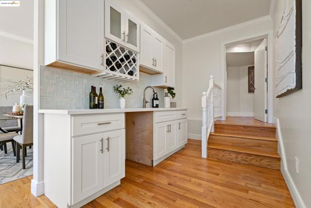5915 Balboa Dr, Oakland CA: https://media.crmls.org/mediaz/e0109c56-ef50-4a7f-a1c6-2ac9ef97c4e2.jpg