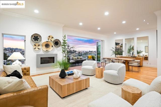 678 Clipper St, San Francisco CA: https://media.crmls.org/mediaz/e01120b0-e82a-4de6-86e5-68882d681df0.jpg