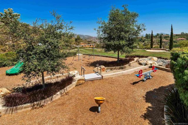 17928 El Brazo, Rancho Santa Fe CA: https://media.crmls.org/mediaz/e0115e02-ddda-4170-b2eb-9f88072d44cc.jpg