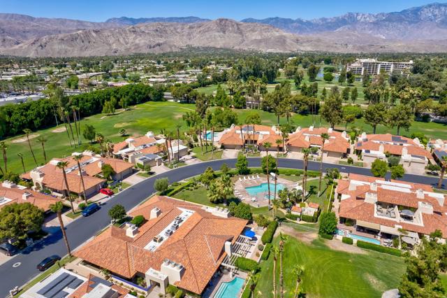 212 S Kavenish Drive, Rancho Mirage CA: https://media.crmls.org/mediaz/e011dcbe-2e74-48c0-914e-54f6424fa568.jpg