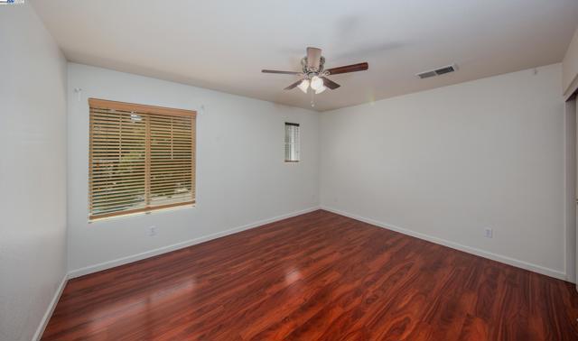 555 Centre Court Dr, Tracy CA: https://media.crmls.org/mediaz/e0121f4a-3374-4078-a3f9-6d4094abc598.jpg