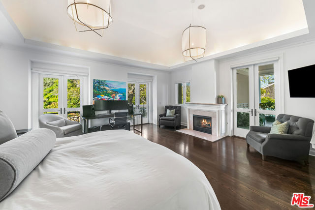 0 Broad Beach Road, Malibu CA: https://media.crmls.org/mediaz/e0123797-4055-42a1-a63b-09121280be0f.jpg
