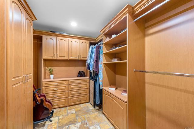 515 S Sierra Avenue, Solana Beach CA: https://media.crmls.org/mediaz/e0126405-a8bb-4428-bbd0-8e3e07d14f0b.jpg