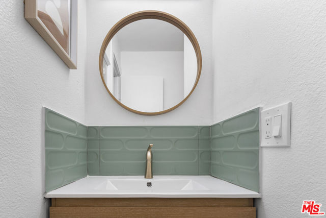 5300 E Waverly Drive, Palm Springs CA: https://media.crmls.org/mediaz/e01314cc-23d7-444d-85eb-9fabecb10d28.jpg