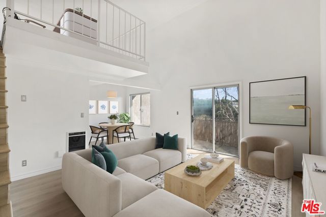 1125 Pico Boulevard, Santa Monica CA: https://media.crmls.org/mediaz/e0136796-9d09-4e4e-8bc3-29330c6c5cd4.jpg