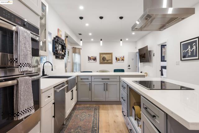 75 Echo Ave, Oakland CA: https://media.crmls.org/mediaz/e0143a75-ab05-4397-a496-3ed13f09c0bb.jpg
