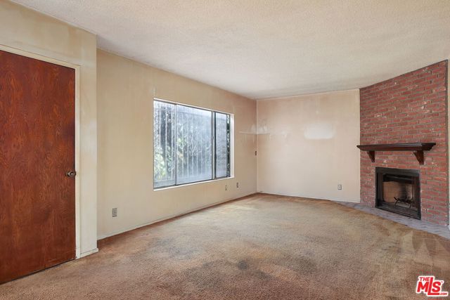 717 Marco Place, Venice CA: https://media.crmls.org/mediaz/e0143b92-f9ee-4b96-ac78-474363dffefa.jpg