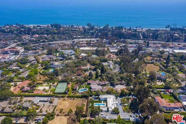 https://media.crmls.org/mediaz/e014af7e-84a5-42ef-8424-3ac005c99fe2.jpg?preset=X-Large