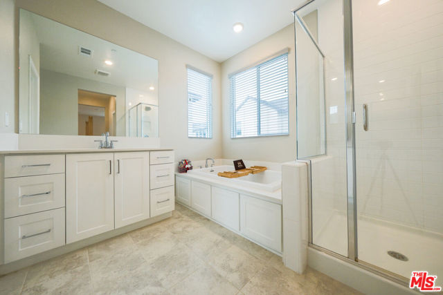 1681 Whitmore Loop, Chula Vista CA: https://media.crmls.org/mediaz/e014ecbc-248f-4cc0-ae58-e628b34a8a0e.jpg