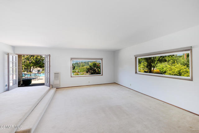 1585 Loma Drive, Ojai CA: https://media.crmls.org/mediaz/e01560f9-4e3e-4179-bf57-fd9daacc8684.jpg