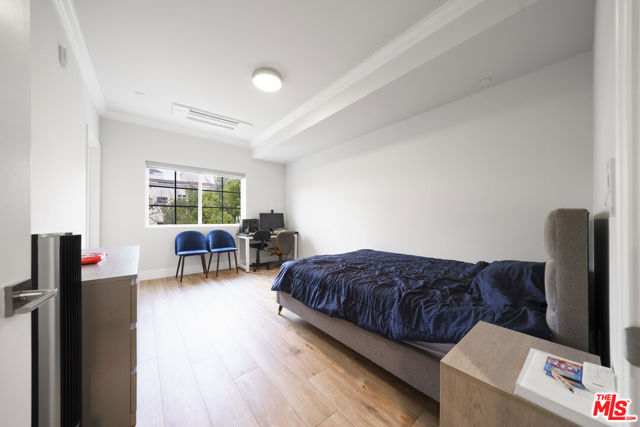 944 S Serrano Avenue, Los Angeles CA: https://media.crmls.org/mediaz/e0157e15-b1c5-4bdf-b3e6-c7b623180229.jpg